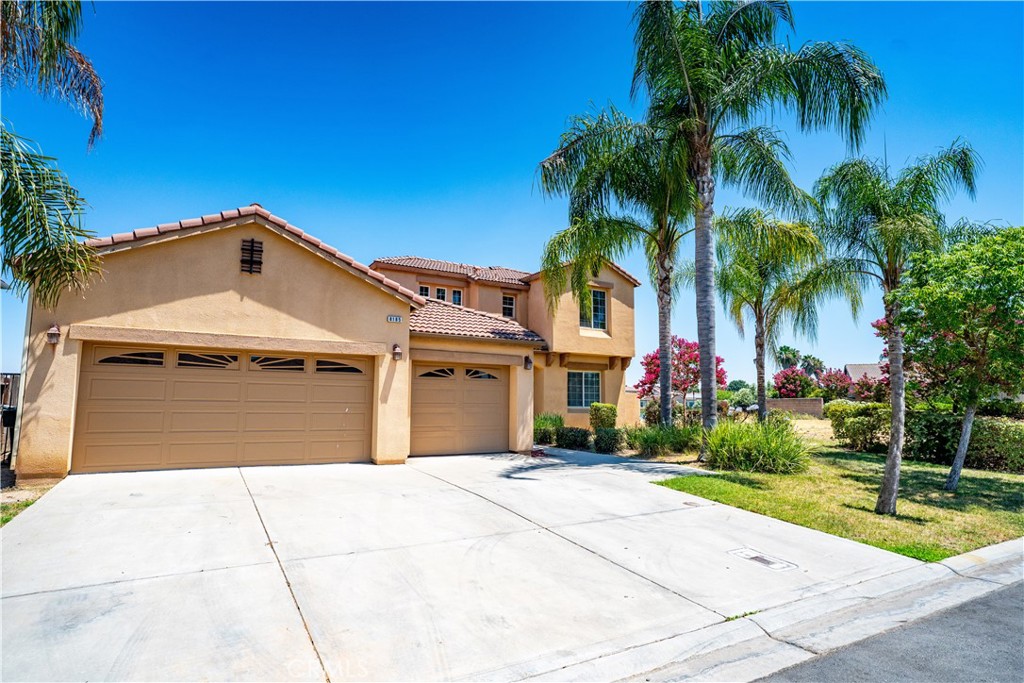 8185 Lakeshore Dr, Chowchilla, CA 93610