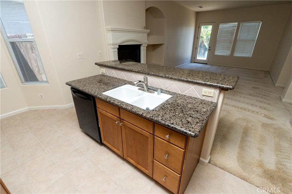 8185 Lakeshore Dr, Chowchilla, CA 93610