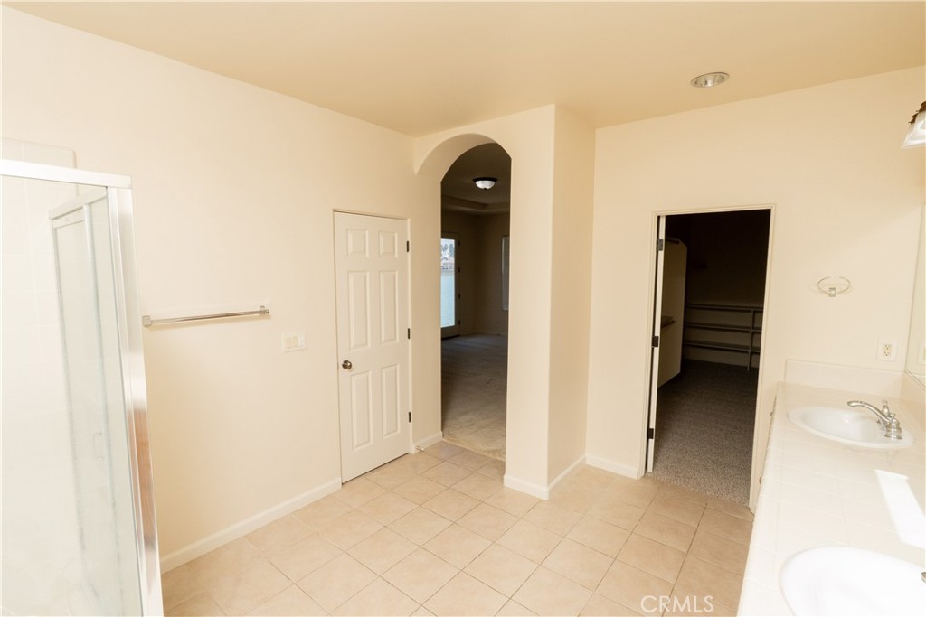 8185 Lakeshore Dr, Chowchilla, CA 93610
