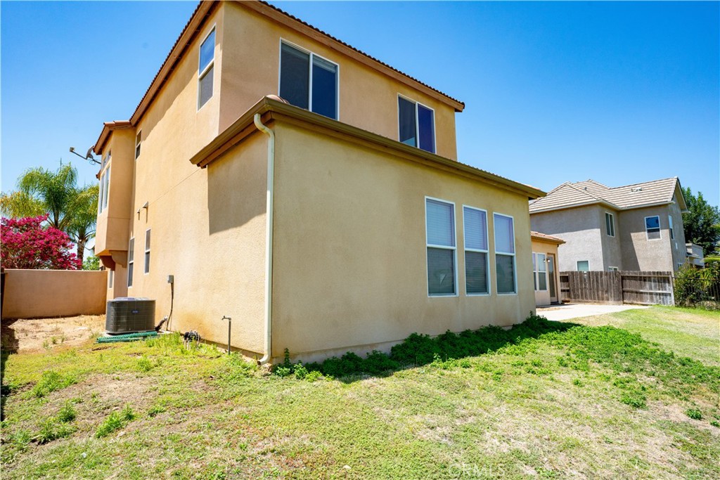 8185 Lakeshore Dr, Chowchilla, CA 93610