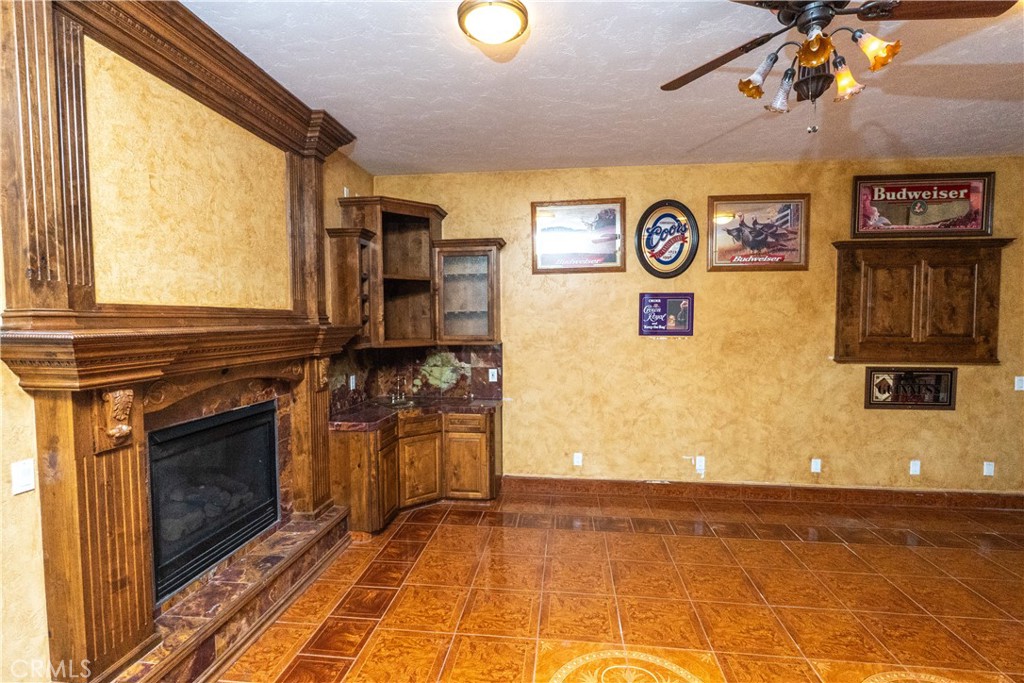 8360 Lakeshore Dr, Chowchilla, CA 93610