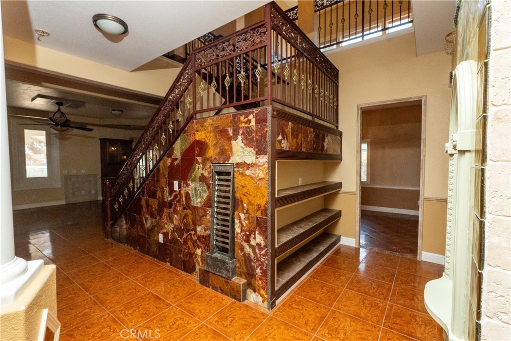 8360 Lakeshore Dr, Chowchilla, CA 93610