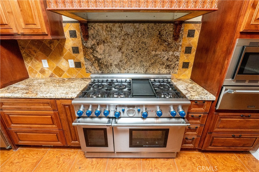 8360 Lakeshore Dr, Chowchilla, CA 93610