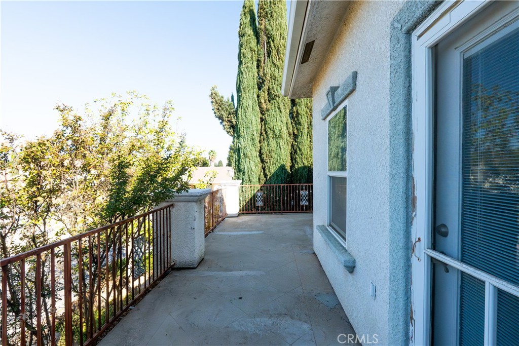 8360 Lakeshore Dr, Chowchilla, CA 93610