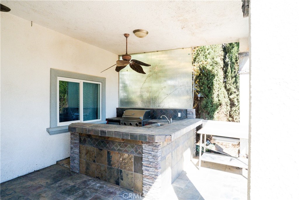 8360 Lakeshore Dr, Chowchilla, CA 93610