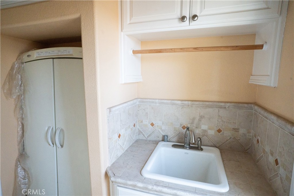 8360 Lakeshore Dr, Chowchilla, CA 93610