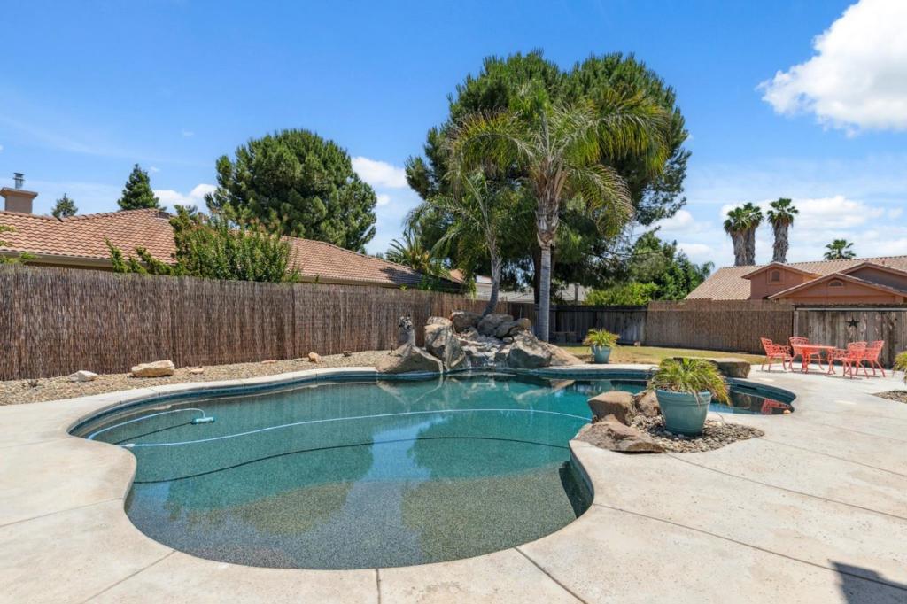 7355 Edgewater St, Chowchilla, CA 93610