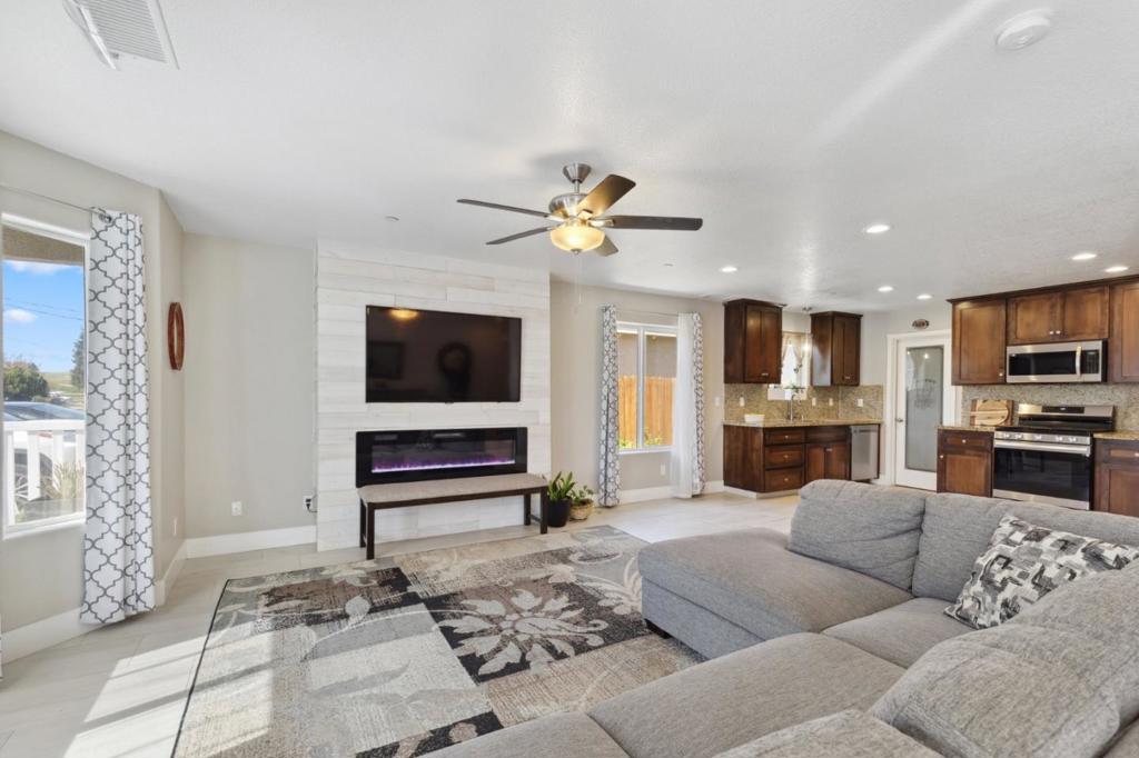 22356 Arnott Dr, Chowchilla, CA 93610