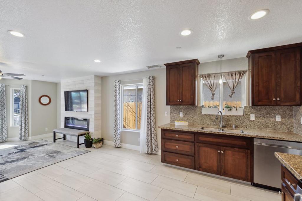 22356 Arnott Dr, Chowchilla, CA 93610