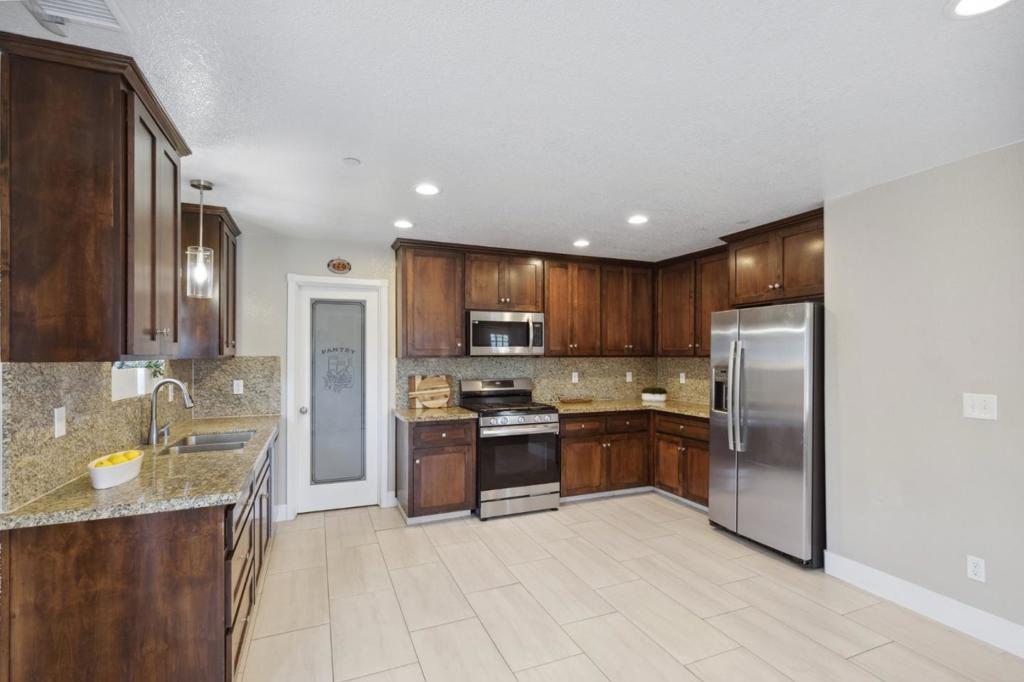 22356 Arnott Dr, Chowchilla, CA 93610