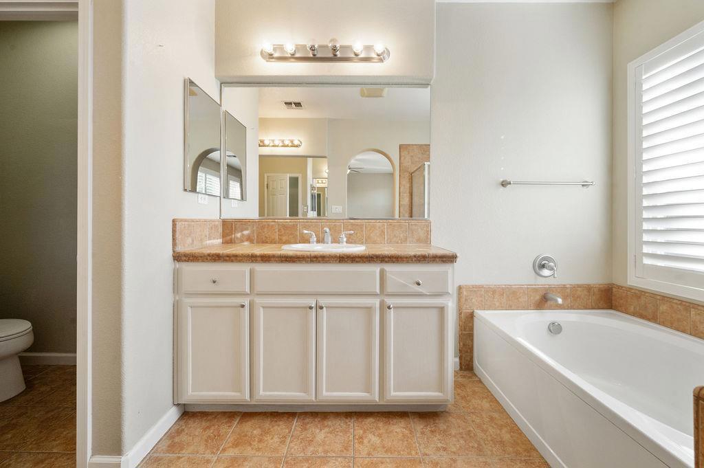 11447 Mirage Dr, Chowchilla, CA 93610