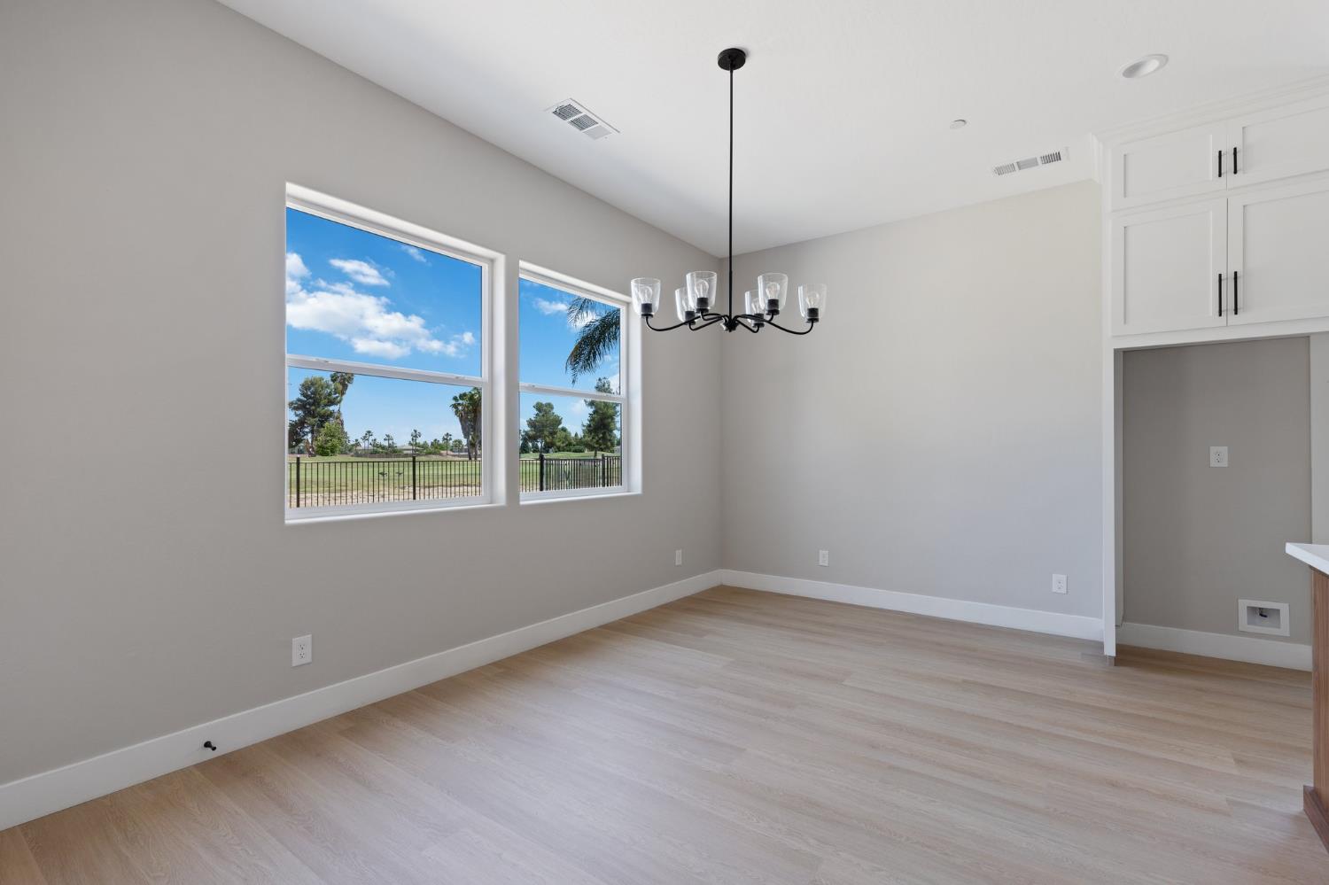 8440 Lake Shore Dr, Chowchilla, CA 93610