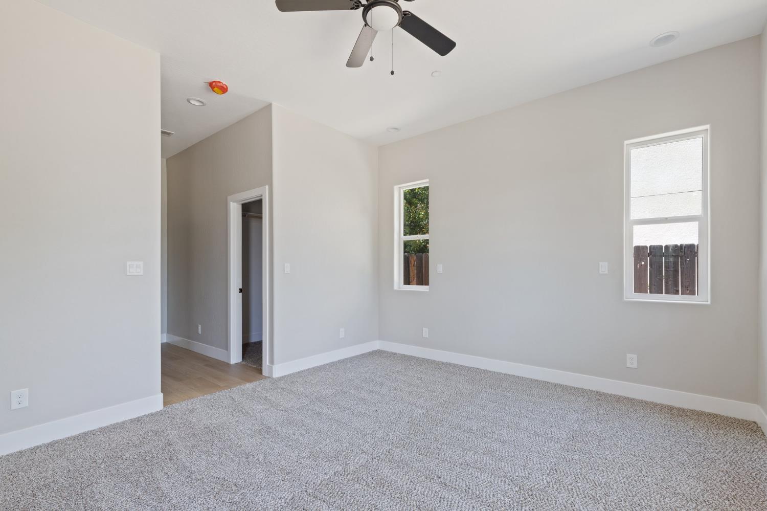 8440 Lake Shore Dr, Chowchilla, CA 93610