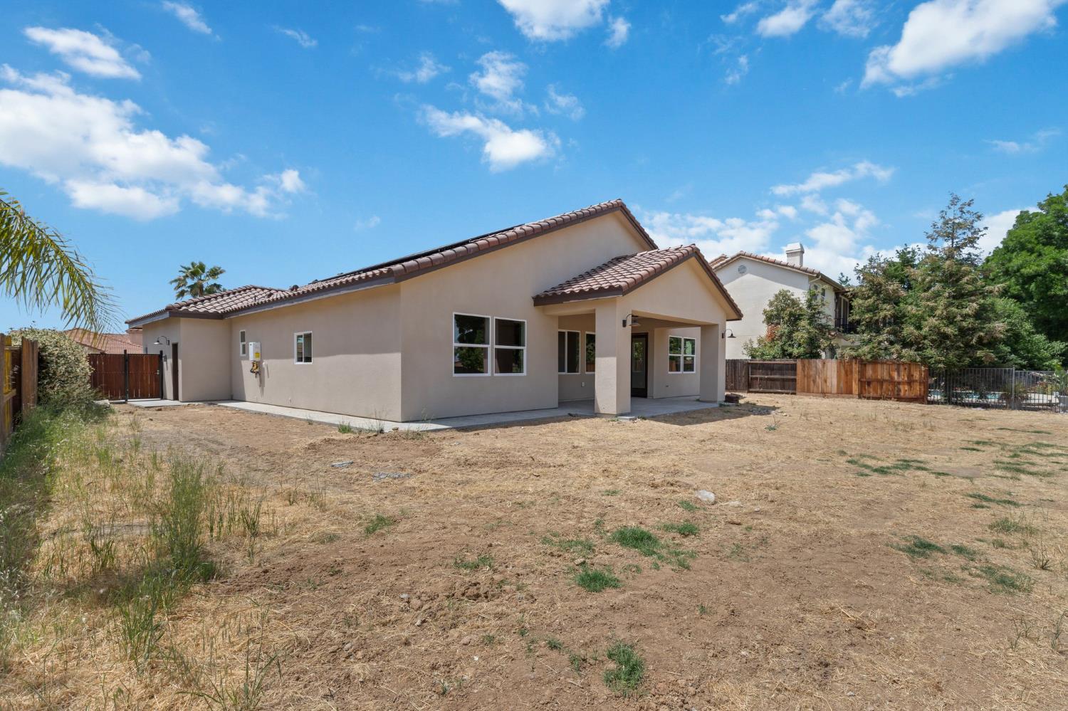 8440 Lake Shore Dr, Chowchilla, CA 93610