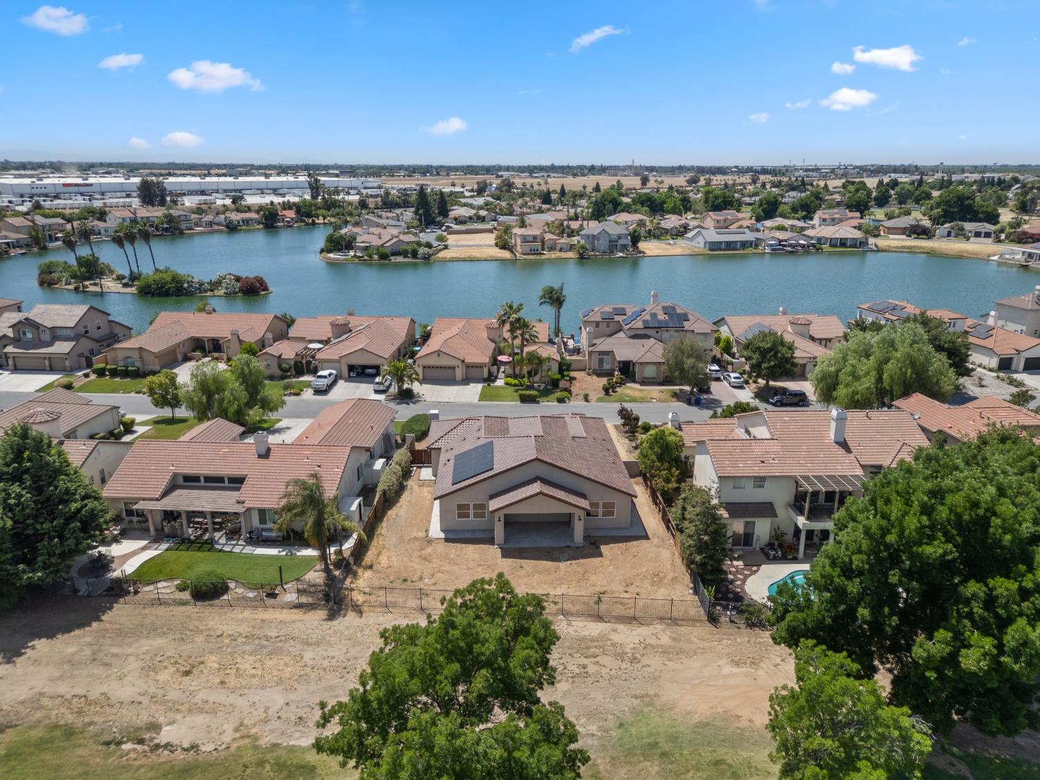 8440 Lake Shore Dr, Chowchilla, CA 93610
