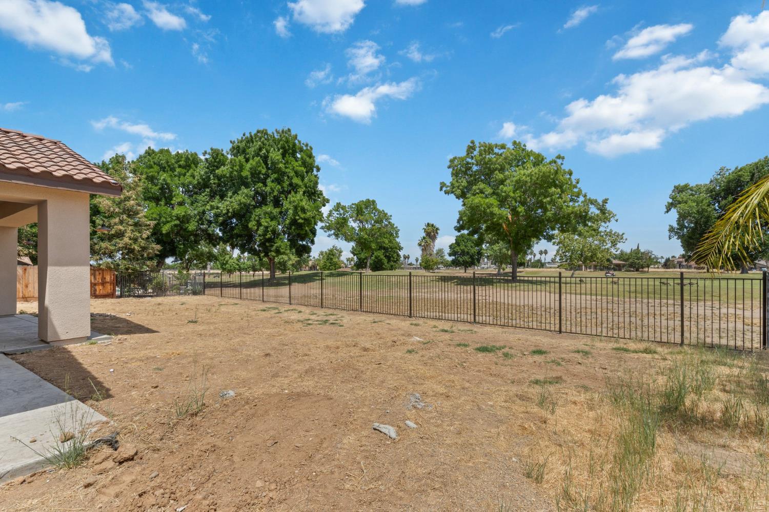 8440 Lake Shore Dr, Chowchilla, CA 93610