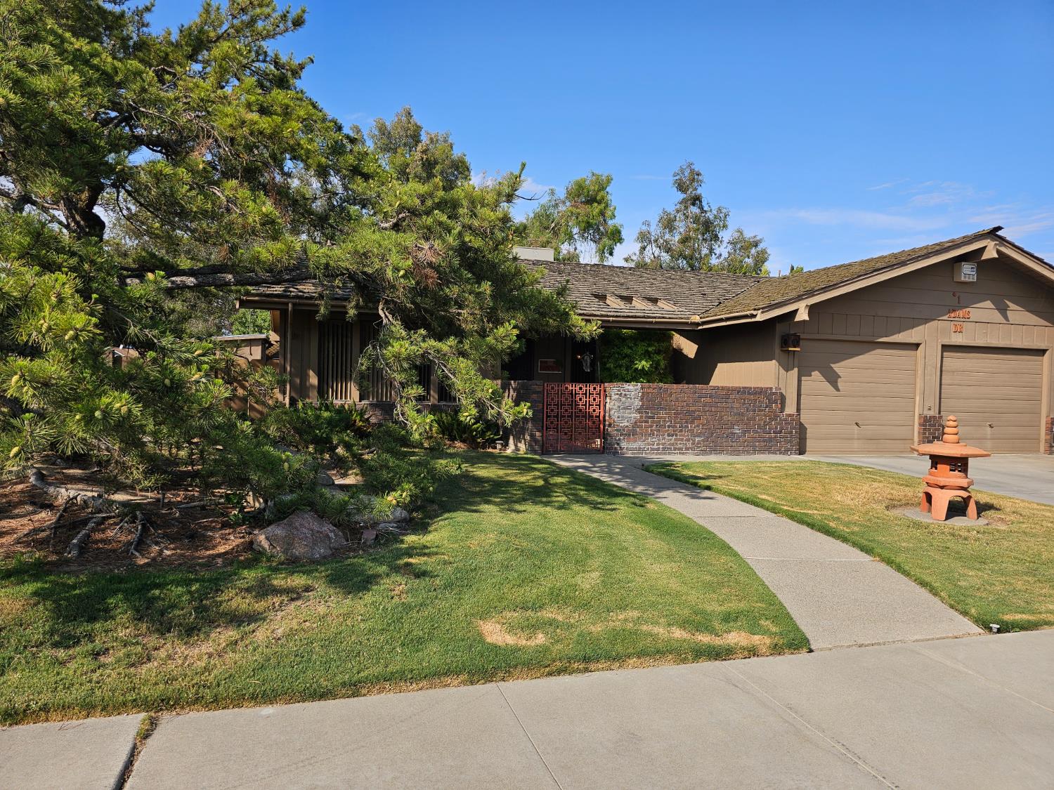 1 Adams Dr, Chowchilla, CA 93610