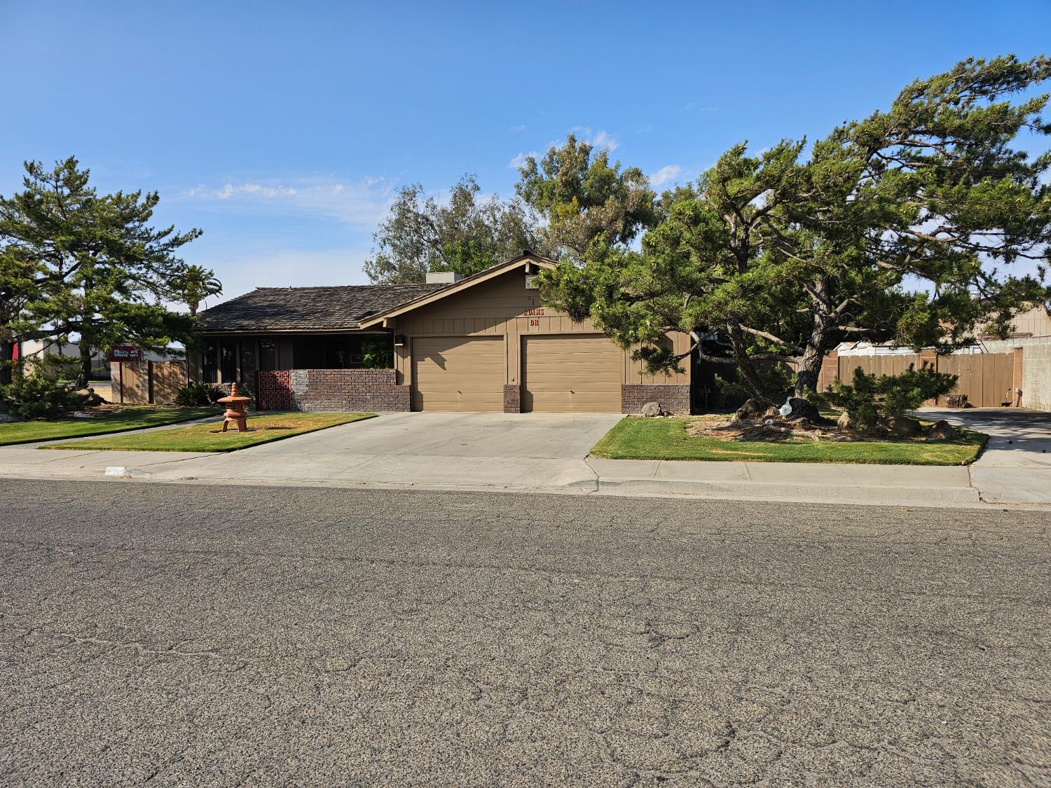 1 Adams Dr, Chowchilla, CA 93610