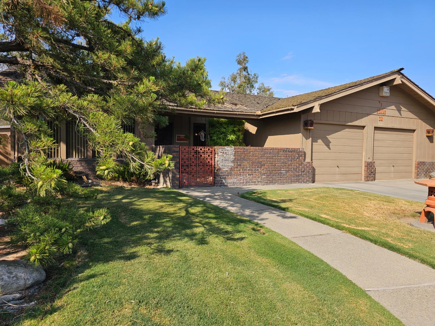 1 Adams Dr, Chowchilla, CA 93610