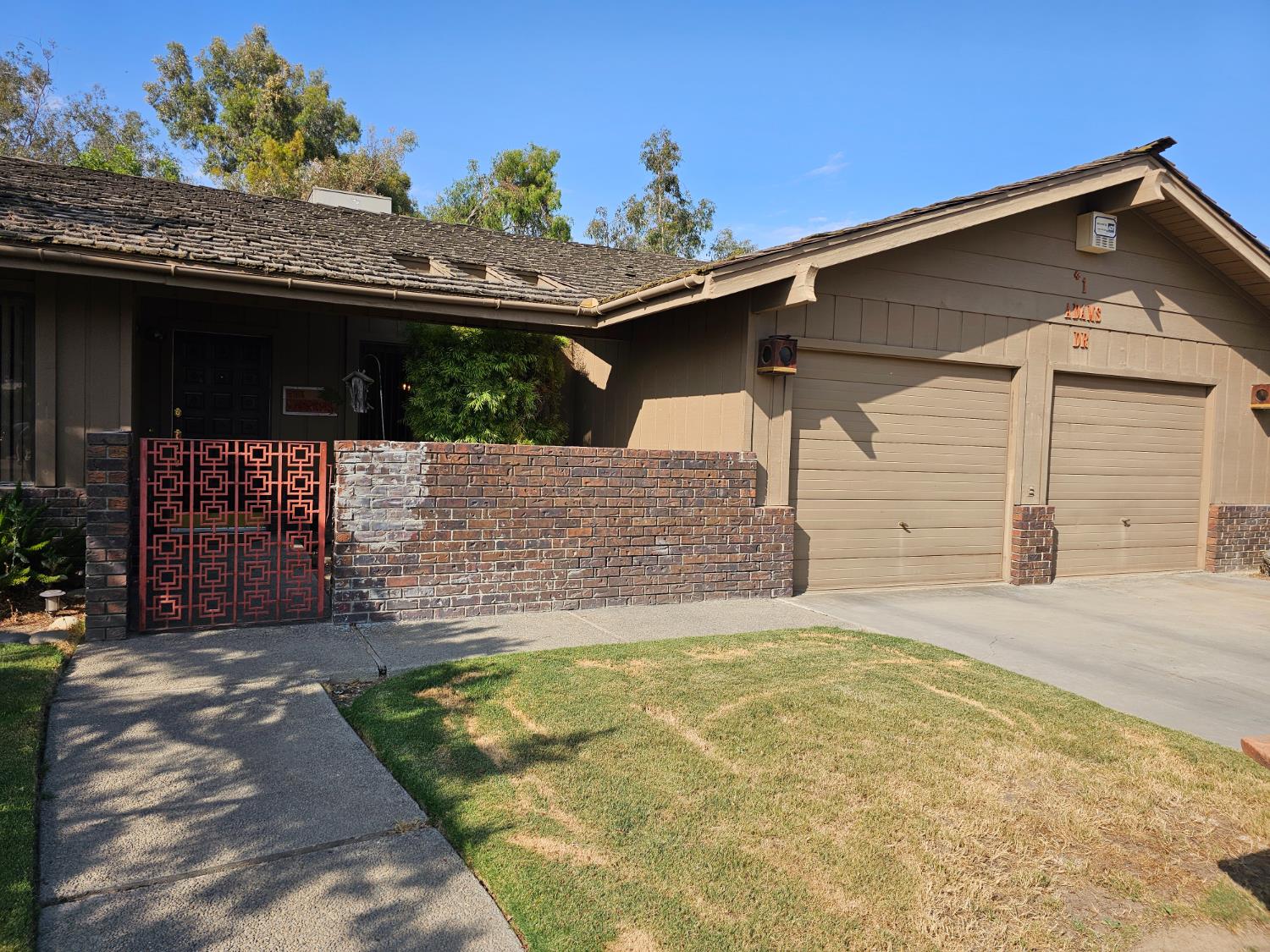 1 Adams Dr, Chowchilla, CA 93610