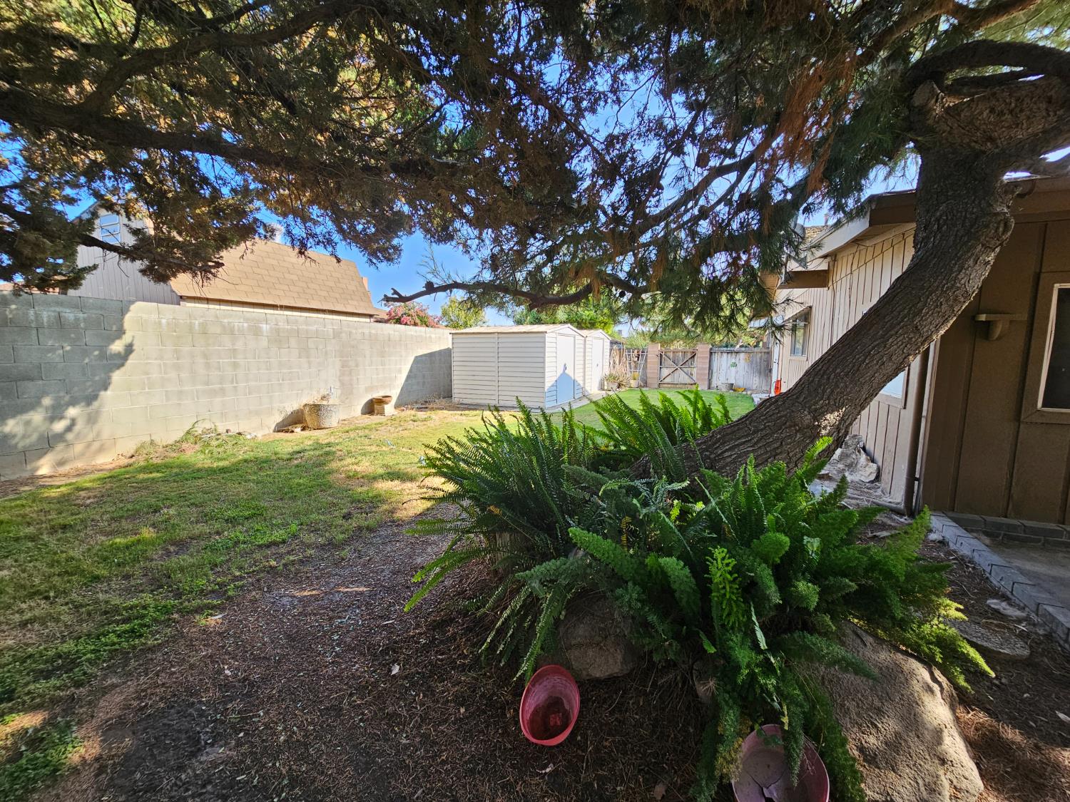 1 Adams Dr, Chowchilla, CA 93610