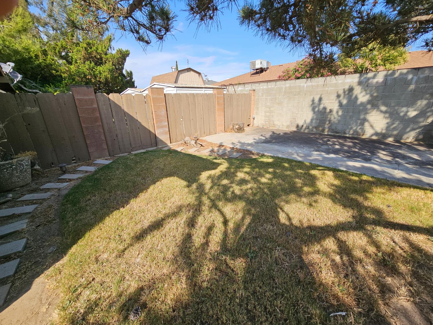 1 Adams Dr, Chowchilla, CA 93610
