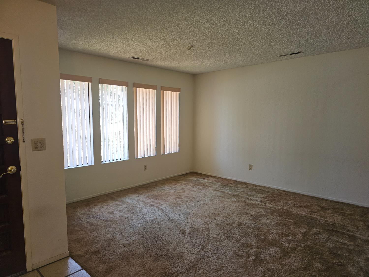 1 Adams Dr, Chowchilla, CA 93610