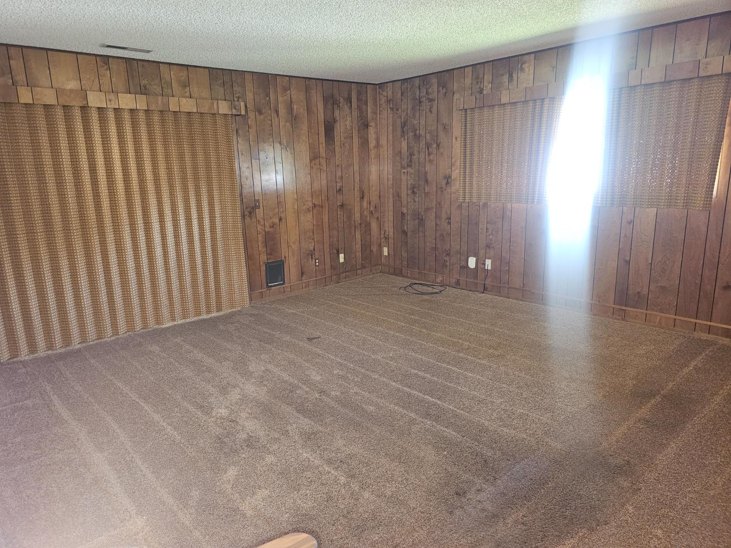 1 Adams Dr, Chowchilla, CA 93610