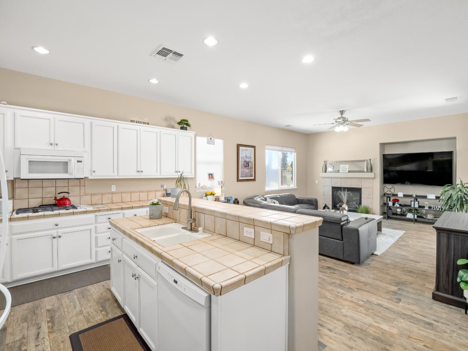 14335 Spyglass Cir, Chowchilla, CA 93610