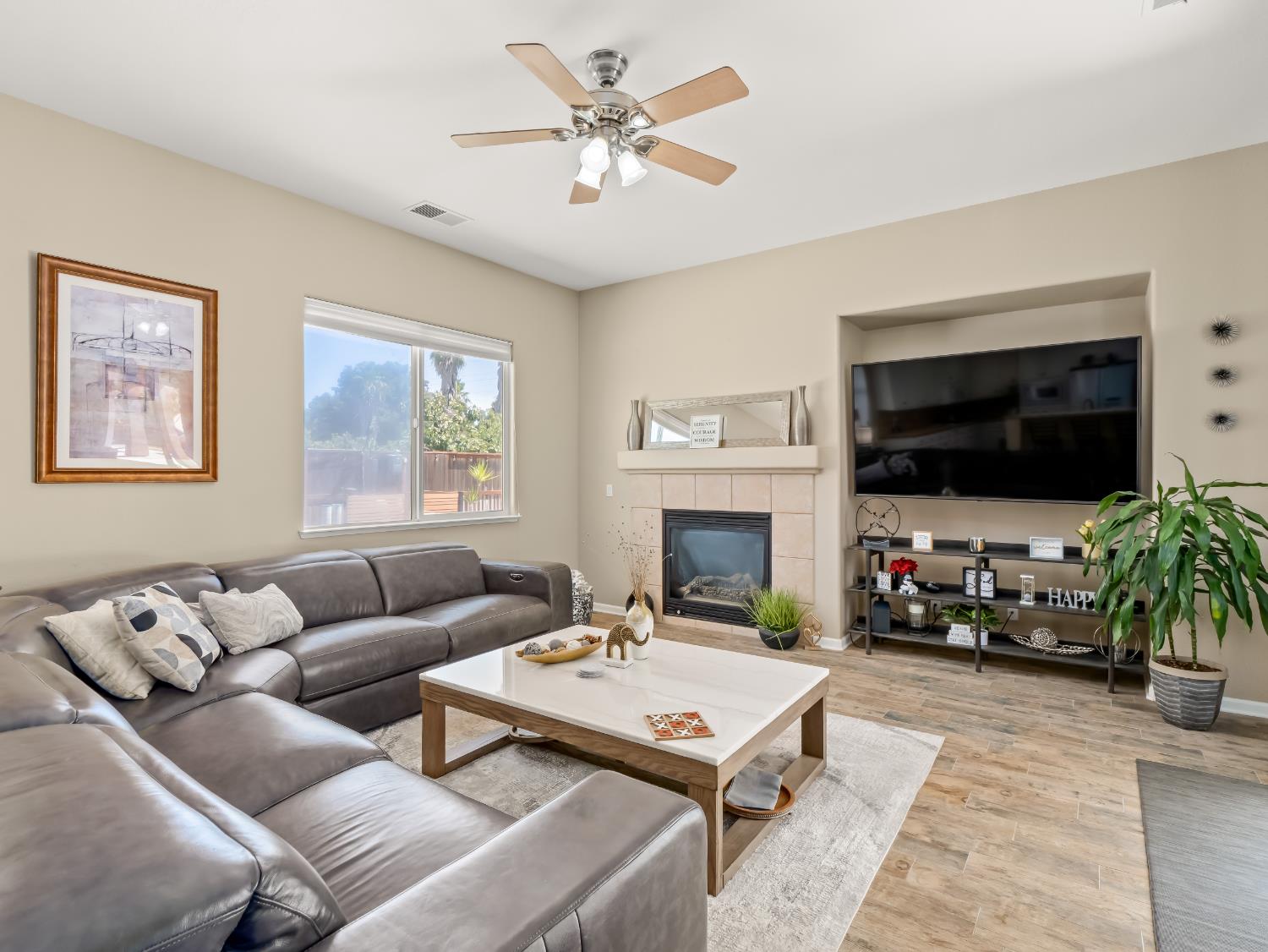 14335 Spyglass Cir, Chowchilla, CA 93610