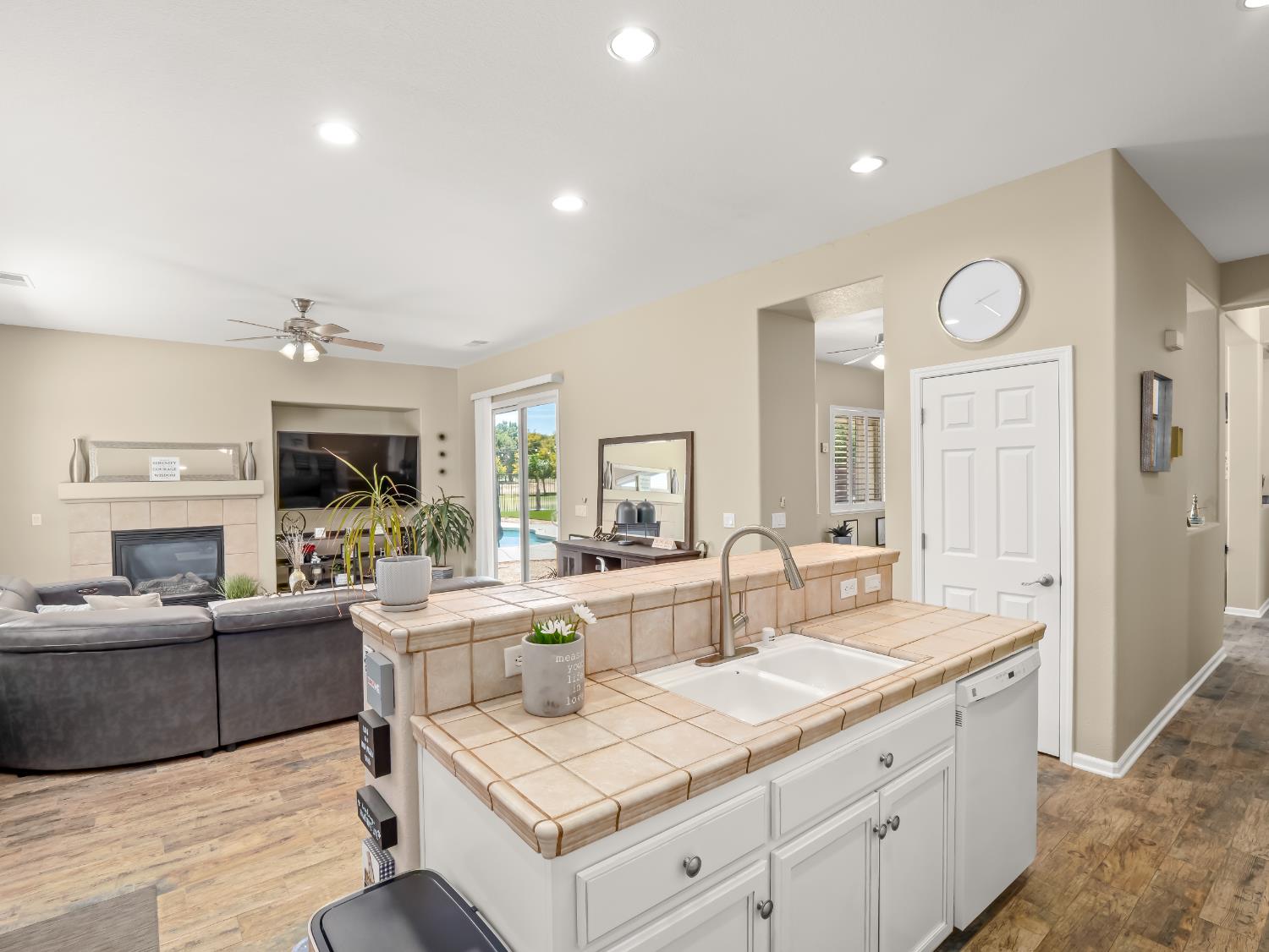 14335 Spyglass Cir, Chowchilla, CA 93610