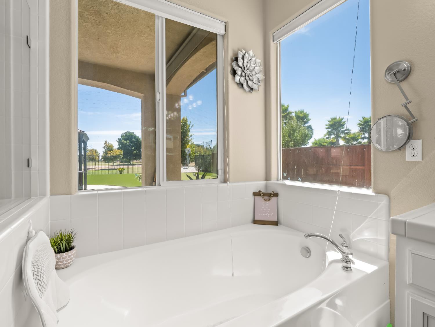 14335 Spyglass Cir, Chowchilla, CA 93610