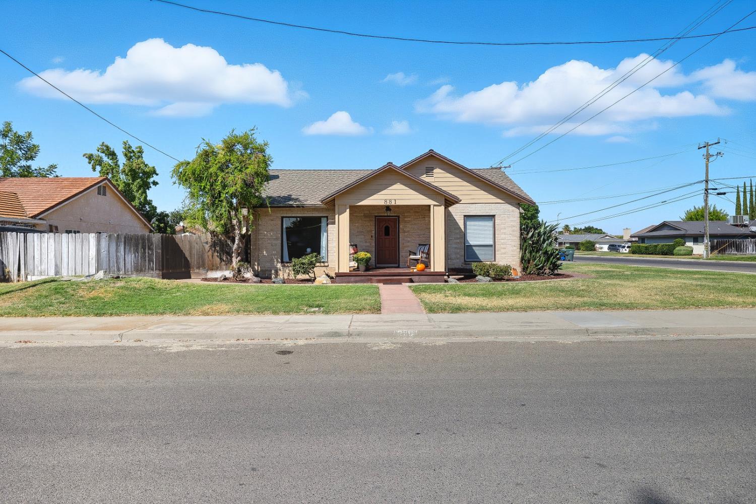881 Gill Way, Chowchilla, CA 93610