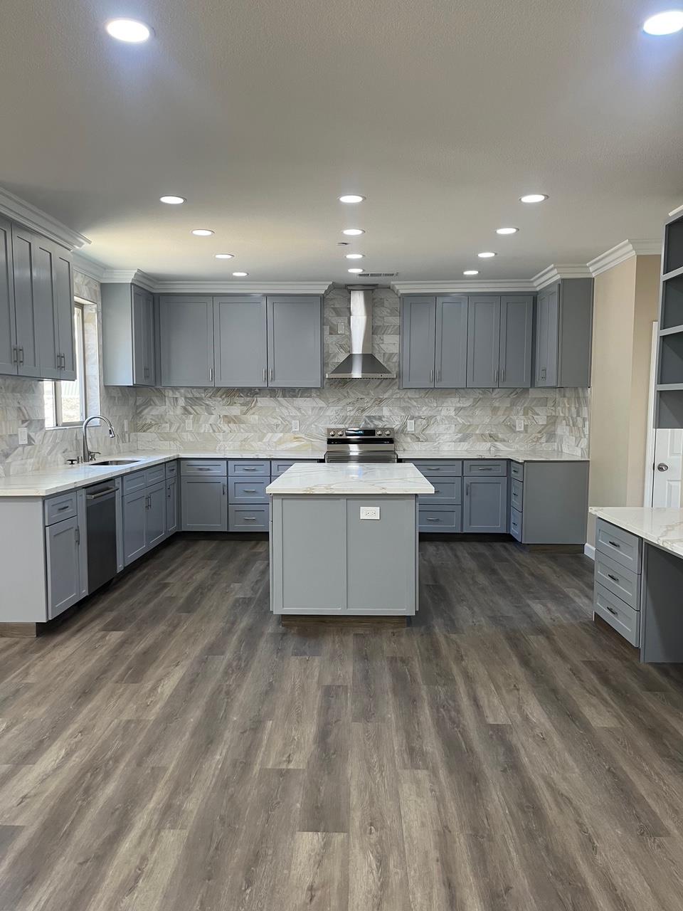 8230 Lake Shore Dr, Chowchilla, CA 93610