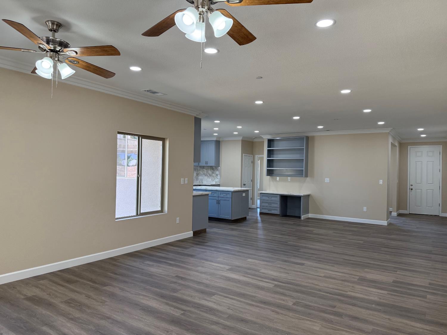 8230 Lake Shore Dr, Chowchilla, CA 93610