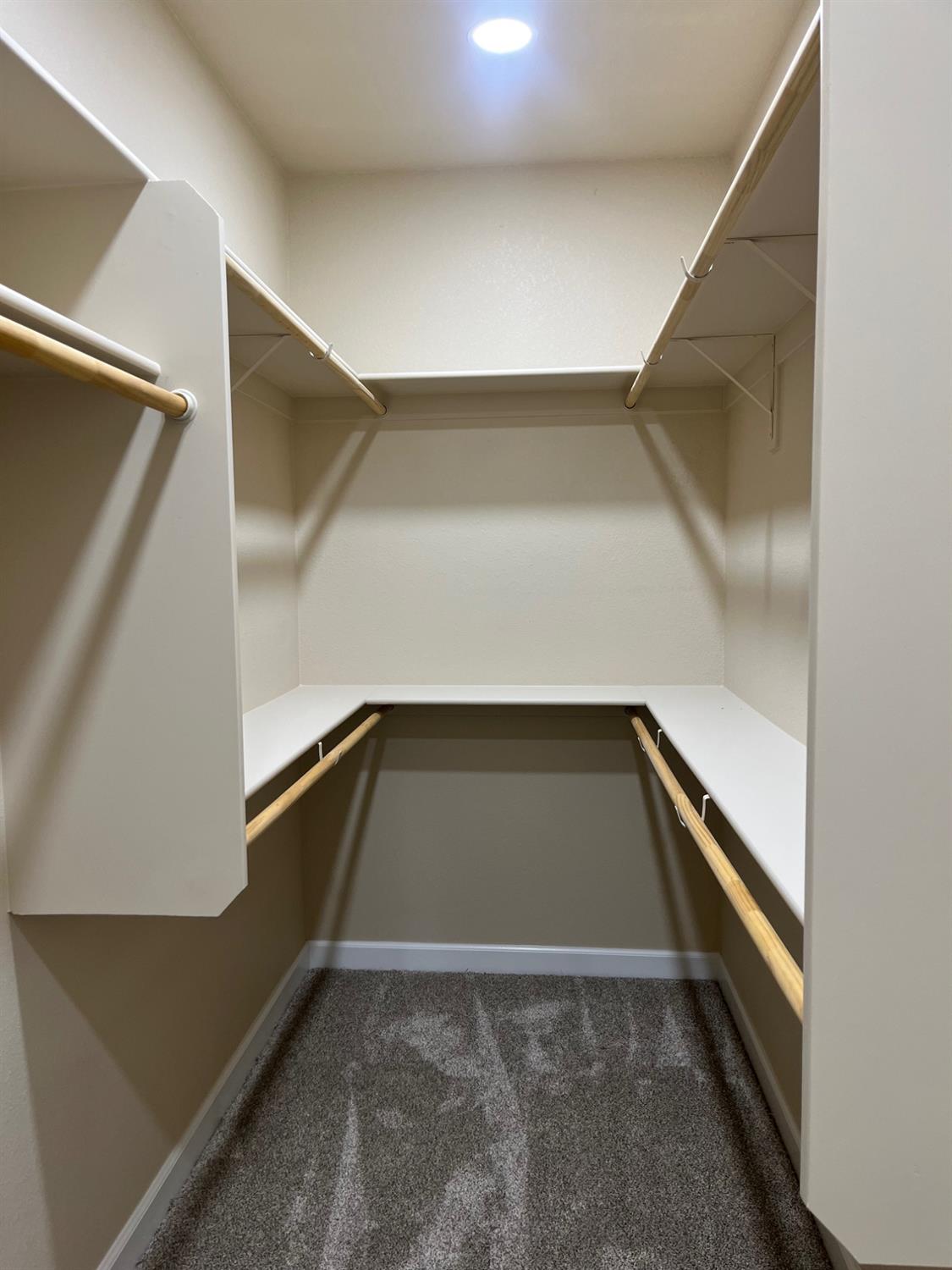 8230 Lake Shore Dr, Chowchilla, CA 93610